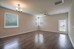 1307 Warrens Way photo 4