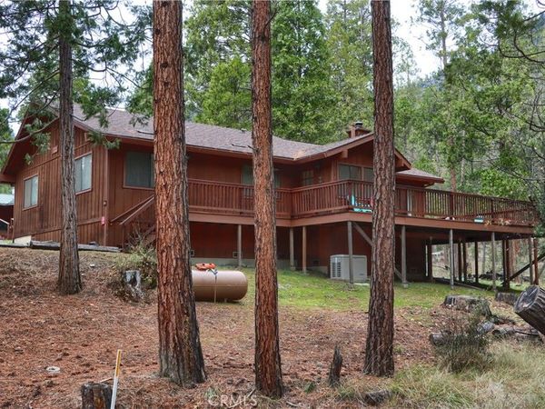 8041 Chilnualna Falls, Wawona, CA 95389