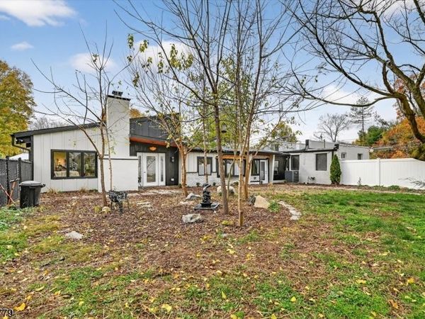 13 Main St, Ogdensburg, NJ 07439