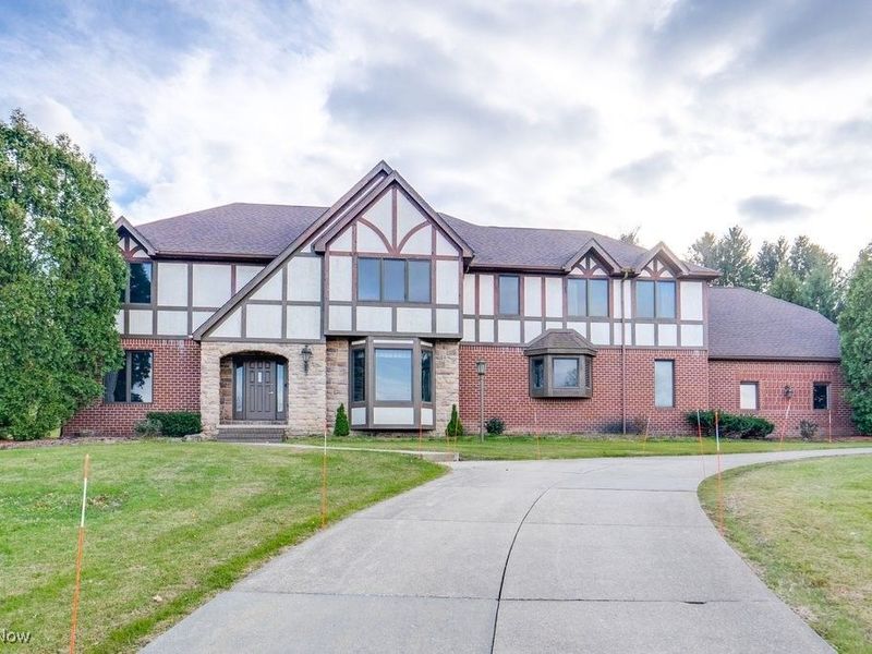 4700 Barnsleigh Drive, Akron, OH 44333 Photo 1