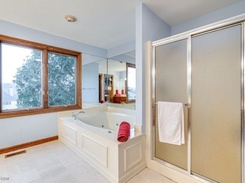 4700 Barnsleigh Drive, Akron, OH 44333 Photo 32