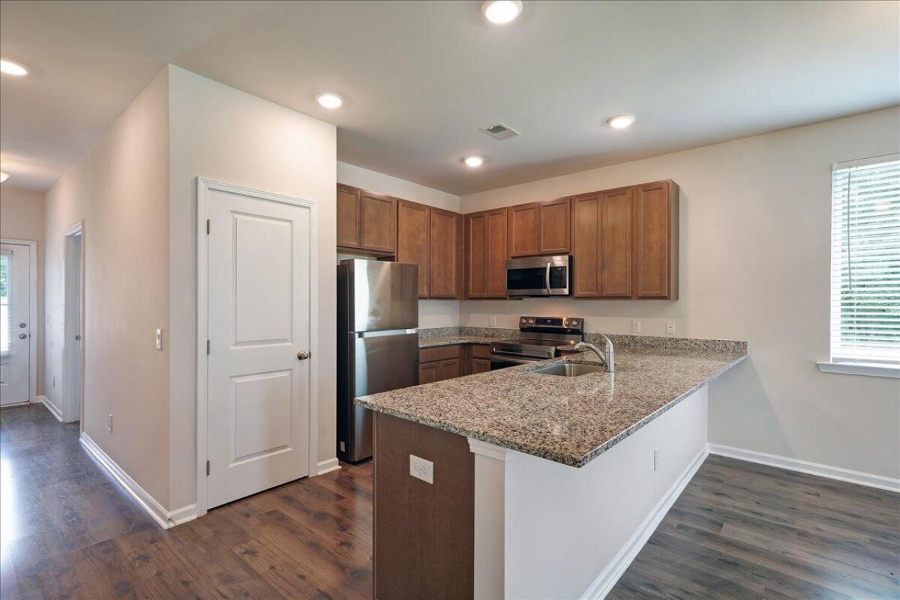 1330 Warrens Way Photo 4