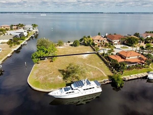 2105 JAMAICA WAY, PUNTA GORDA, FL 33950