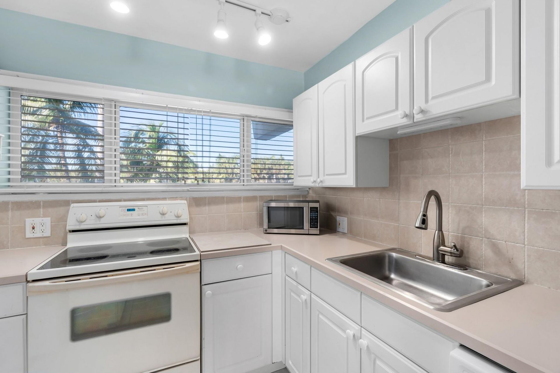 500 SE 21st Avenue, Unit 308, Deerfield Beach, FL 33441 Photo