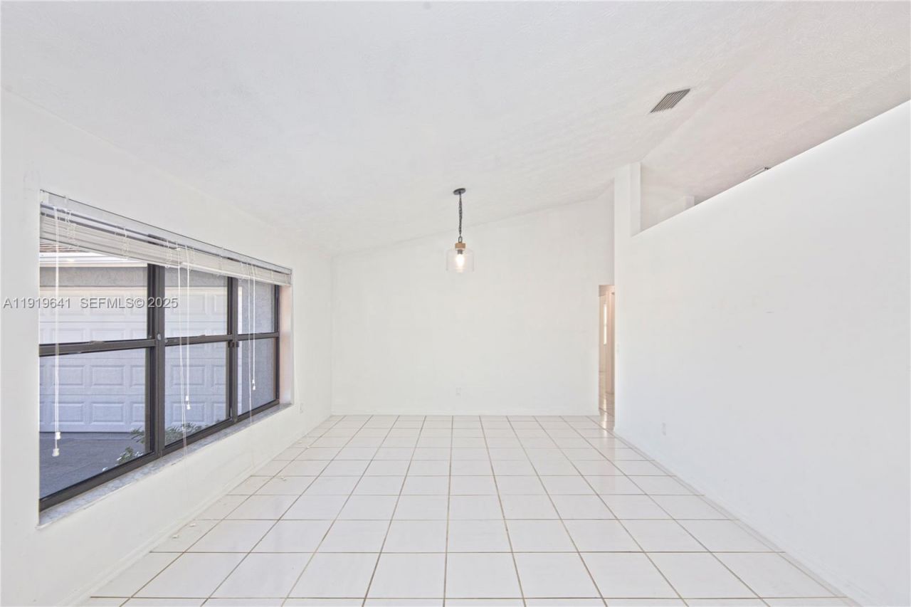 5402 NW Emblem St, Port Saint Lucie, FL 34983 Photo