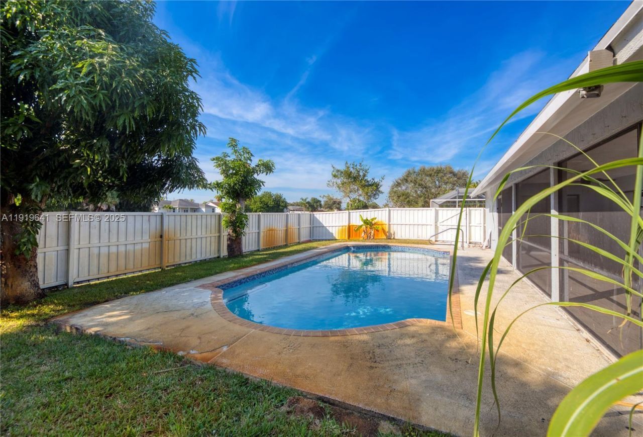 5402 NW Emblem St, Port Saint Lucie, FL 34983 Photo