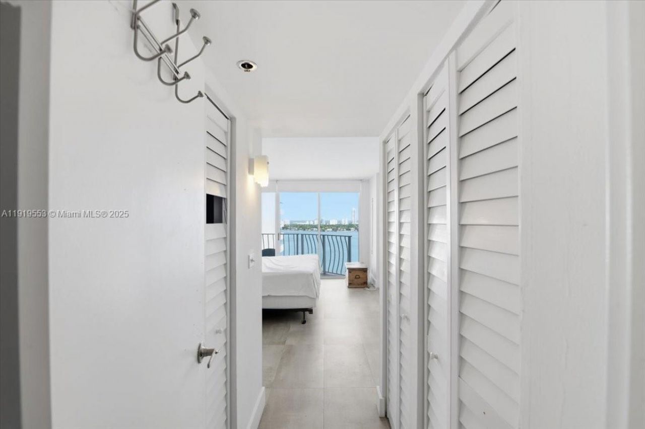 7601 E Treasure Dr, Unit # 2109, North Bay Village, FL 33141 Photo