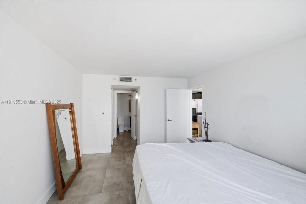 7601 E Treasure Dr, Unit # 2109, North Bay Village, FL 33141 Photo