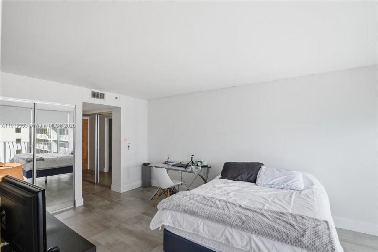 7601 E Treasure Dr, Unit # 2109, North Bay Village, FL 33141 Photo