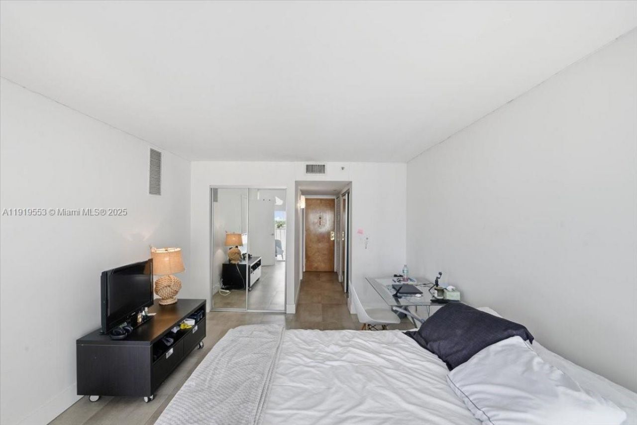 7601 E Treasure Dr, Unit # 2109, North Bay Village, FL 33141 Photo