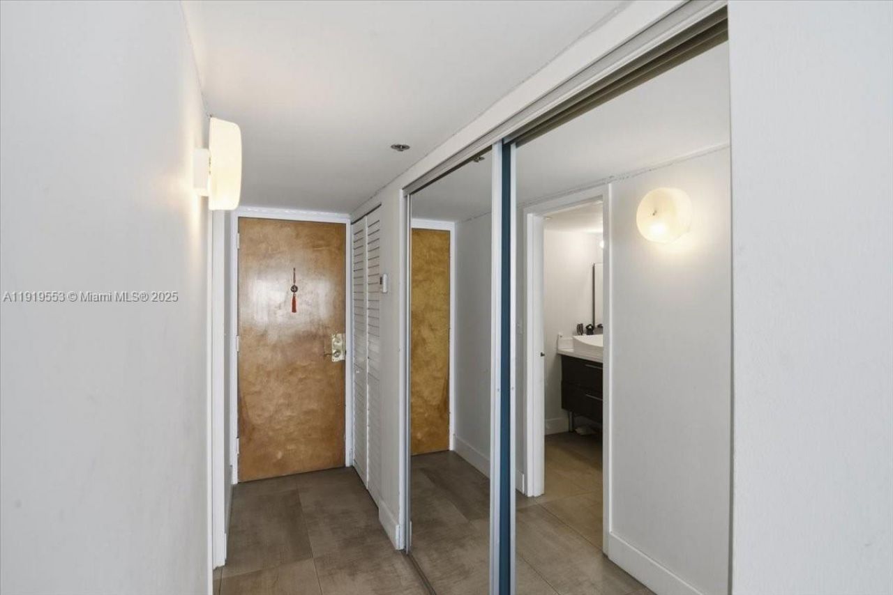 7601 E Treasure Dr, Unit # 2109, North Bay Village, FL 33141 Photo