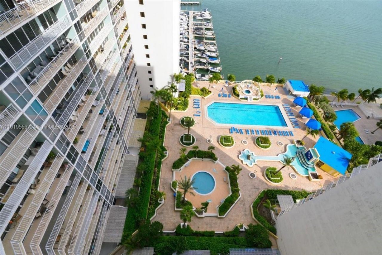 7601 E Treasure Dr, Unit # 2109, North Bay Village, FL 33141 Photo