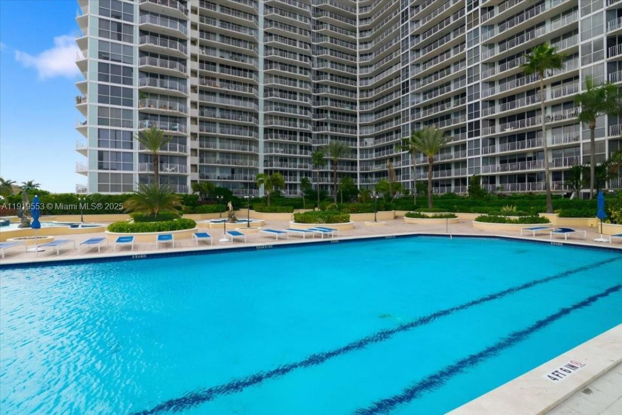 7601 E Treasure Dr, Unit # 2109, North Bay Village, FL 33141 Photo