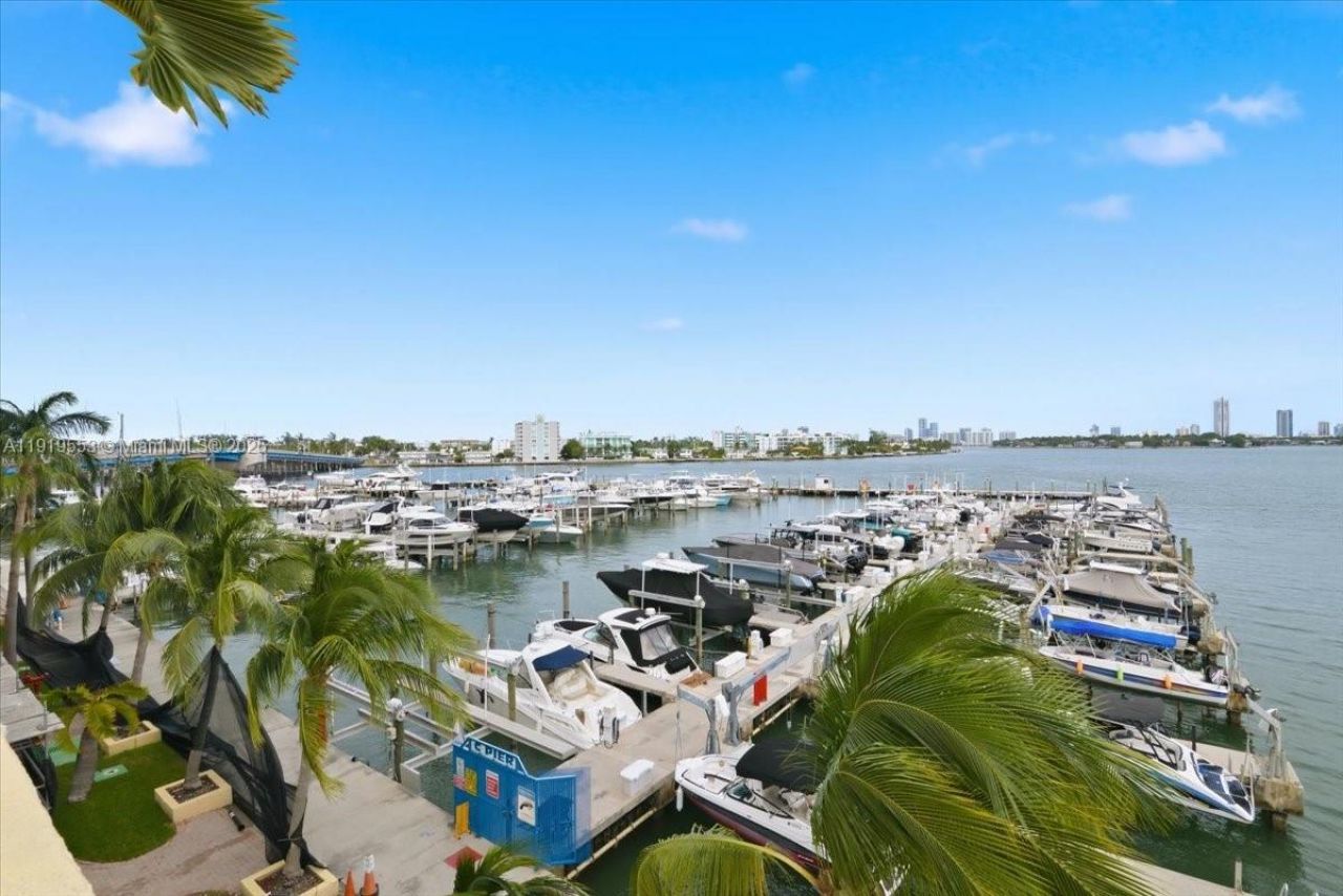 7601 E Treasure Dr, Unit # 2109, North Bay Village, FL 33141 Photo