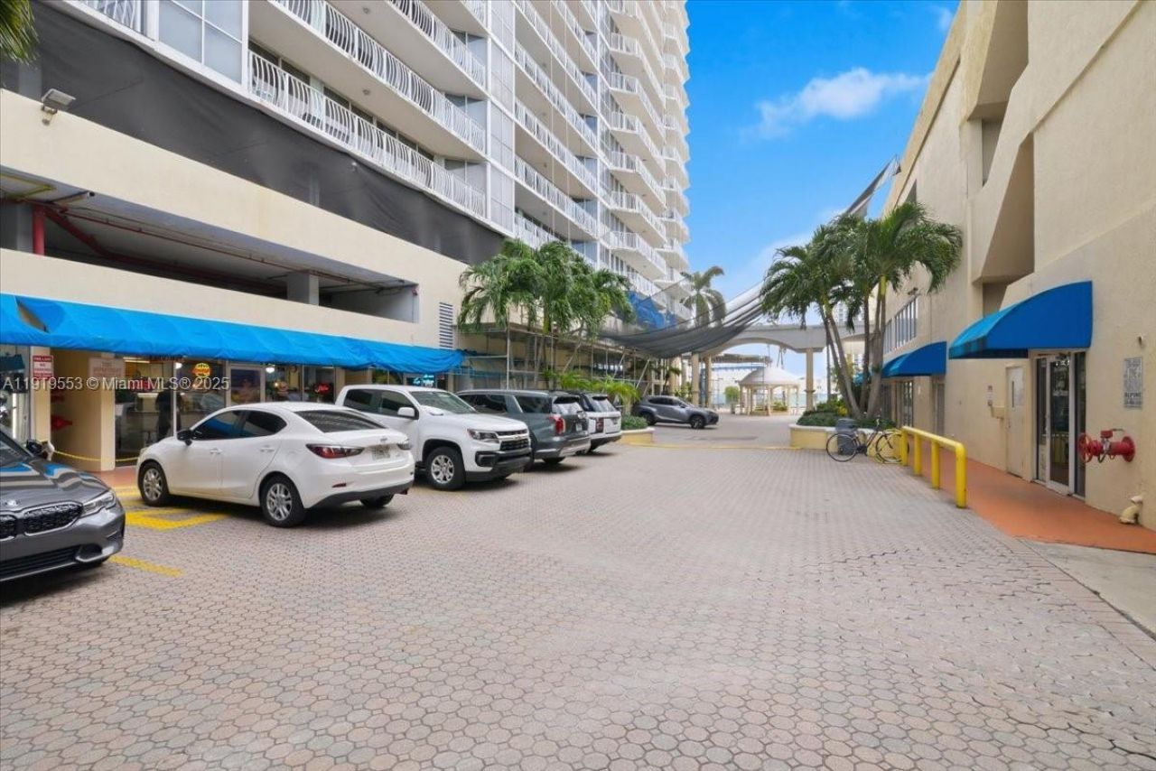 7601 E Treasure Dr, Unit # 2109, North Bay Village, FL 33141 Photo