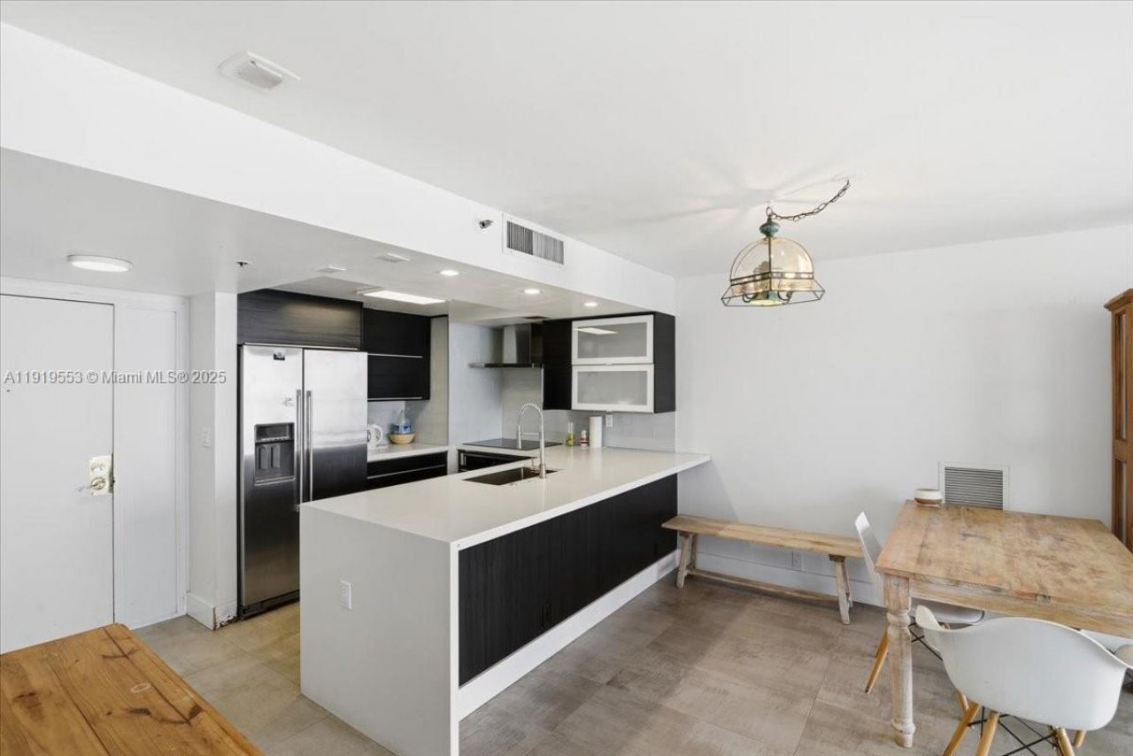 7601 E Treasure Dr, Unit # 2109, North Bay Village, FL 33141 Photo