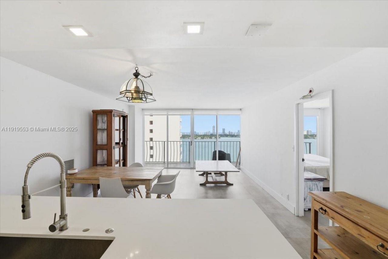 7601 E Treasure Dr, Unit # 2109, North Bay Village, FL 33141 Photo