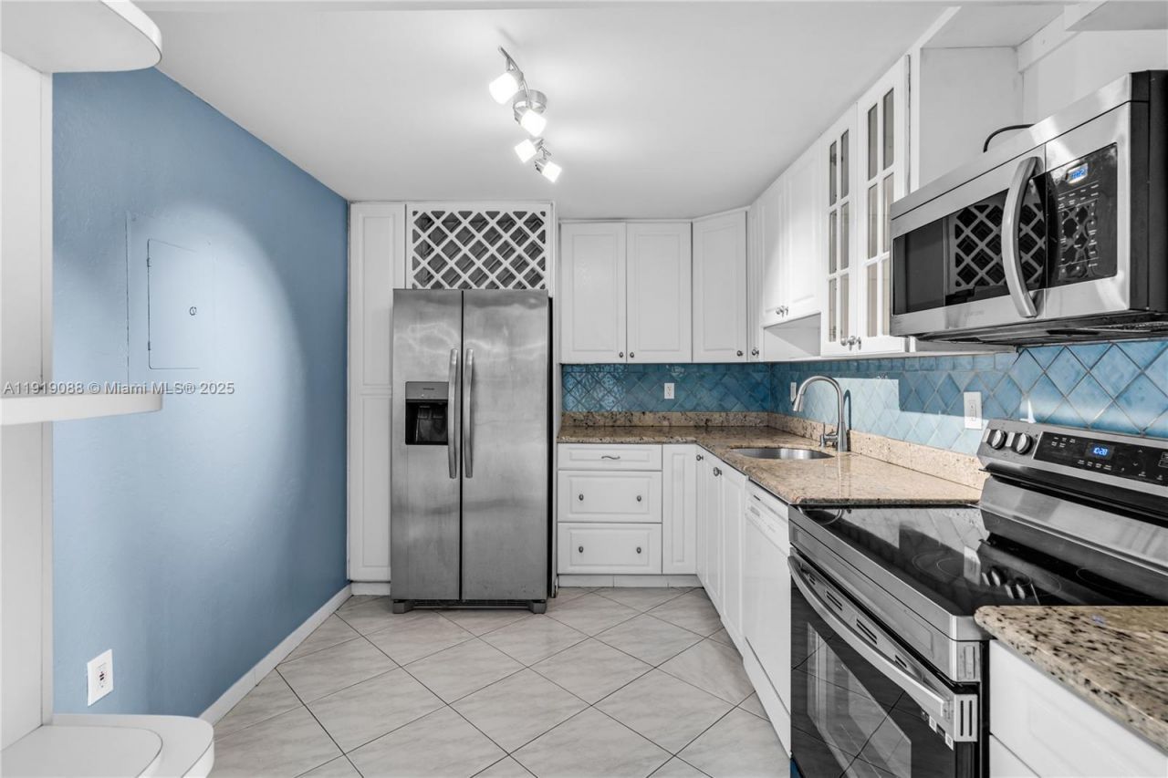 1420 Brickell Bay Dr, Unit 608B, Miami, FL 33131 Photo