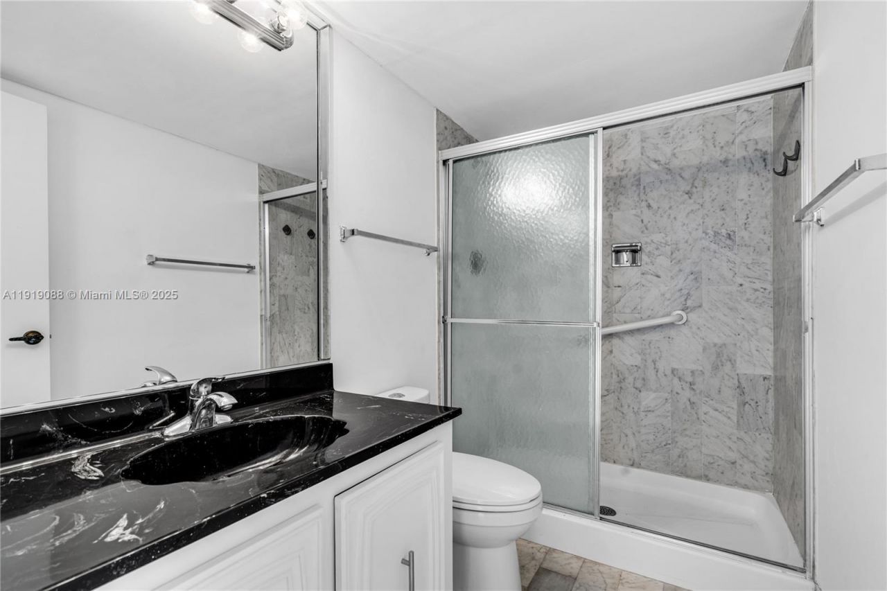 1420 Brickell Bay Dr, Unit 608B, Miami, FL 33131 Photo