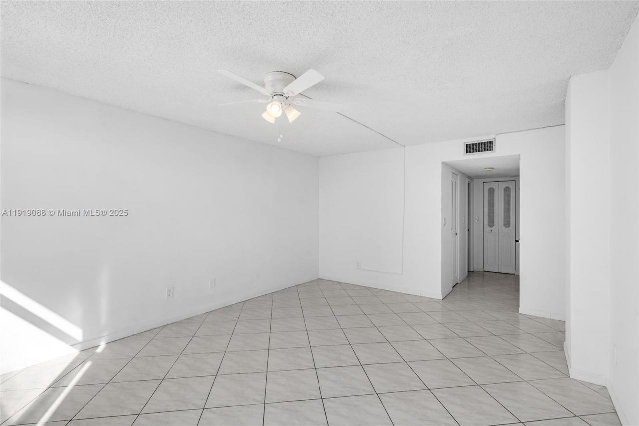 1420 Brickell Bay Dr, Unit 608B, Miami, FL 33131 Photo