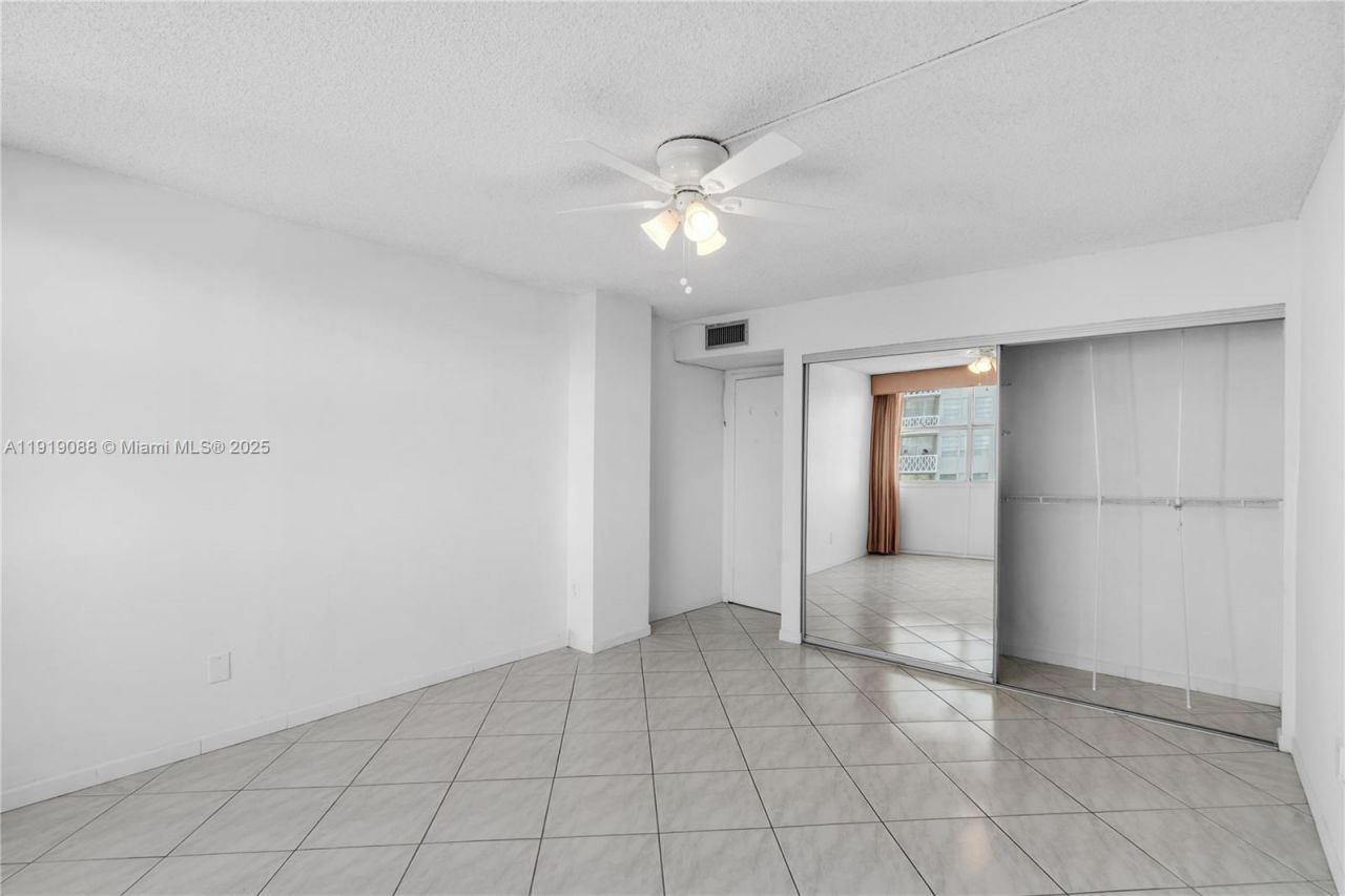 1420 Brickell Bay Dr, Unit 608B, Miami, FL 33131 Photo