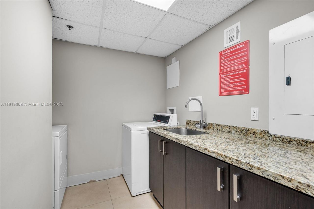 1420 Brickell Bay Dr, Unit 608B, Miami, FL 33131 Photo