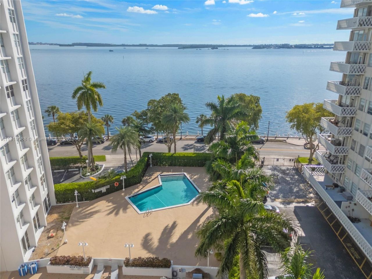 1420 Brickell Bay Dr, Unit 608B, Miami, FL 33131 Photo