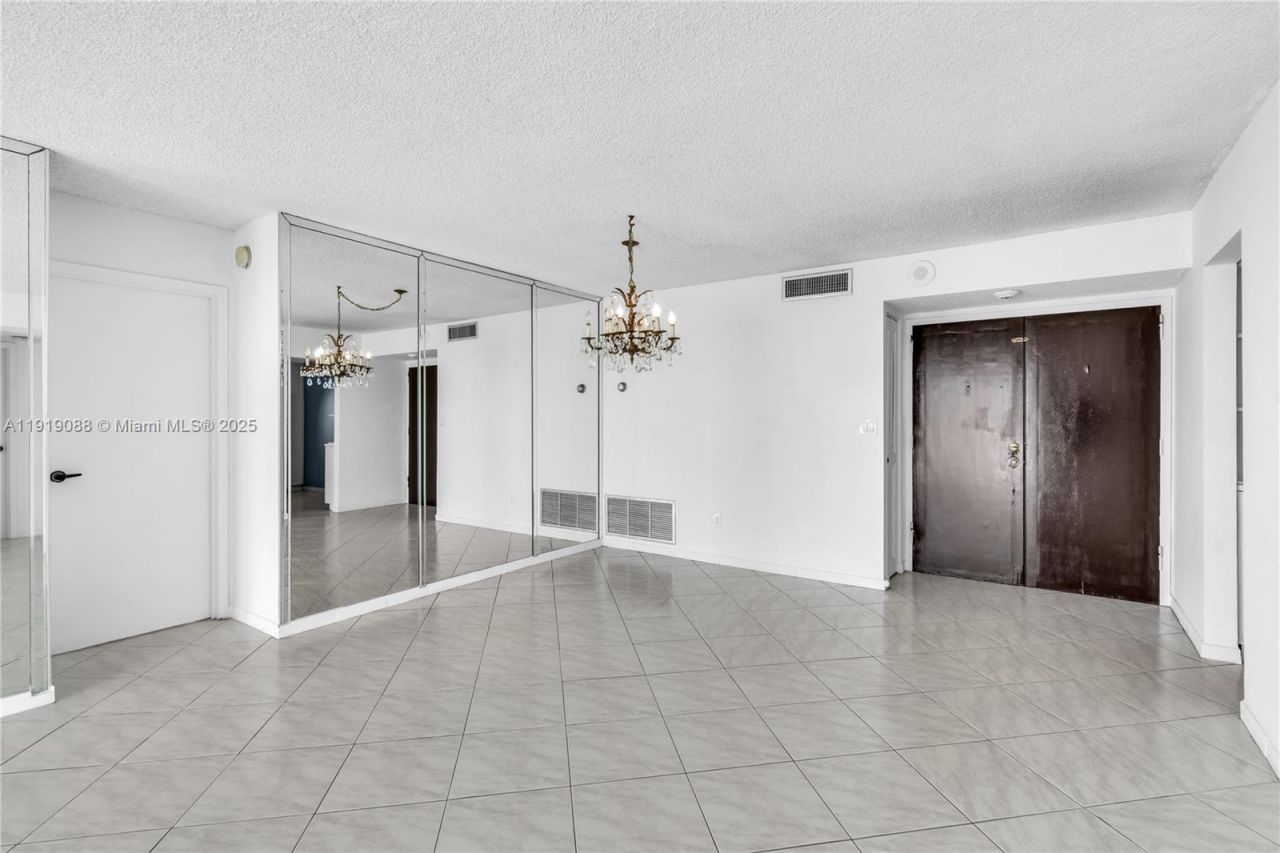 1420 Brickell Bay Dr, Unit 608B, Miami, FL 33131 Photo