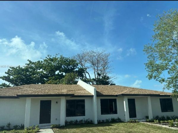 12181 SW 215th St, Miami, FL 33177