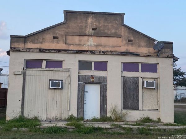 109 E Front Street, Runge, TX 78151