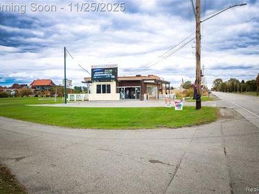 9875 S Dixie Highway, Erie Twp, MI 48133