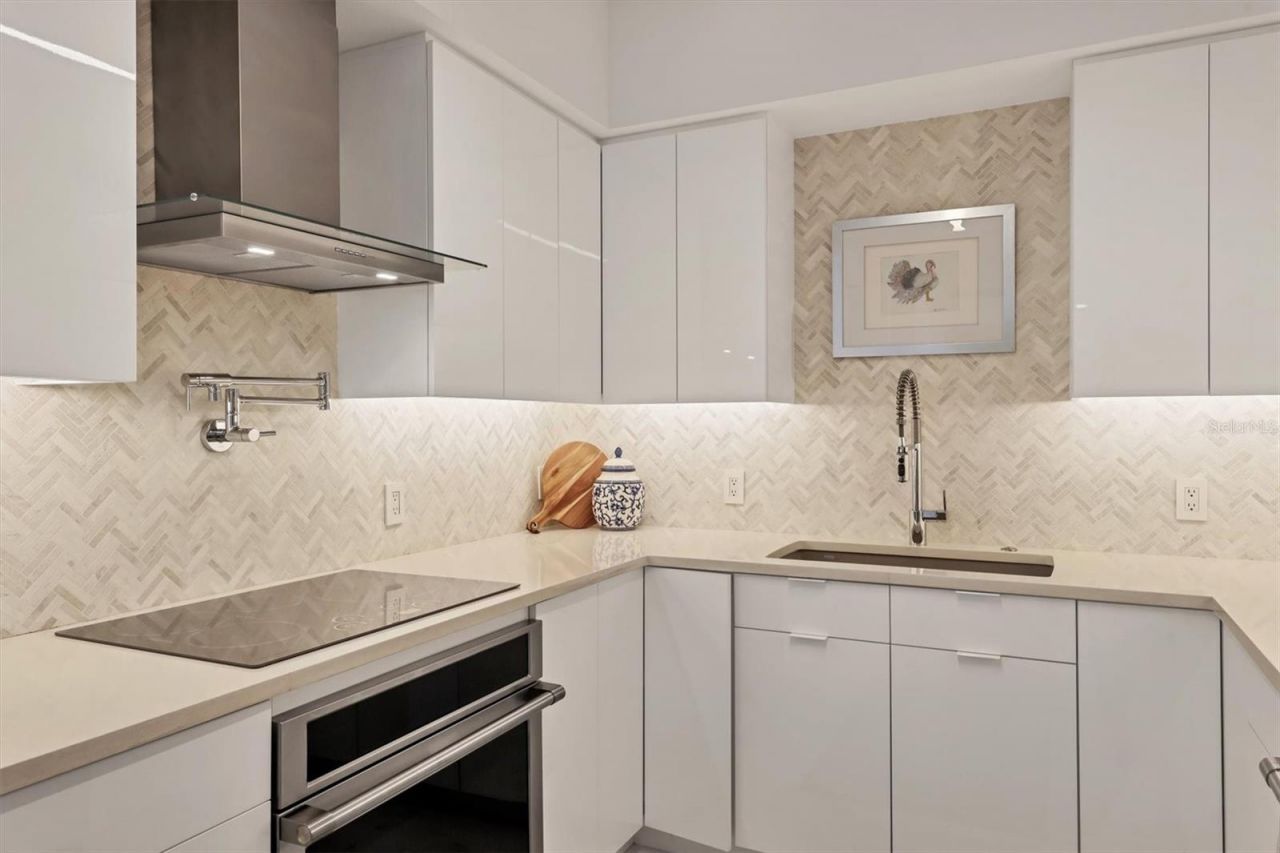 1800 Benjamin Franklin Drive, Unit A205, Sarasota, FL 34236 Photo