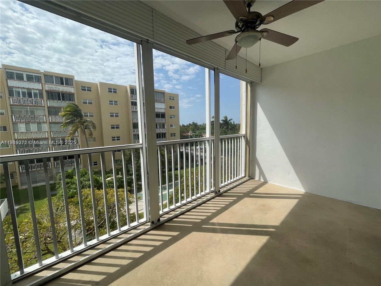 620 NE 12th Ave, Unit 406, Hallandale Beach, FL 33009 Photo