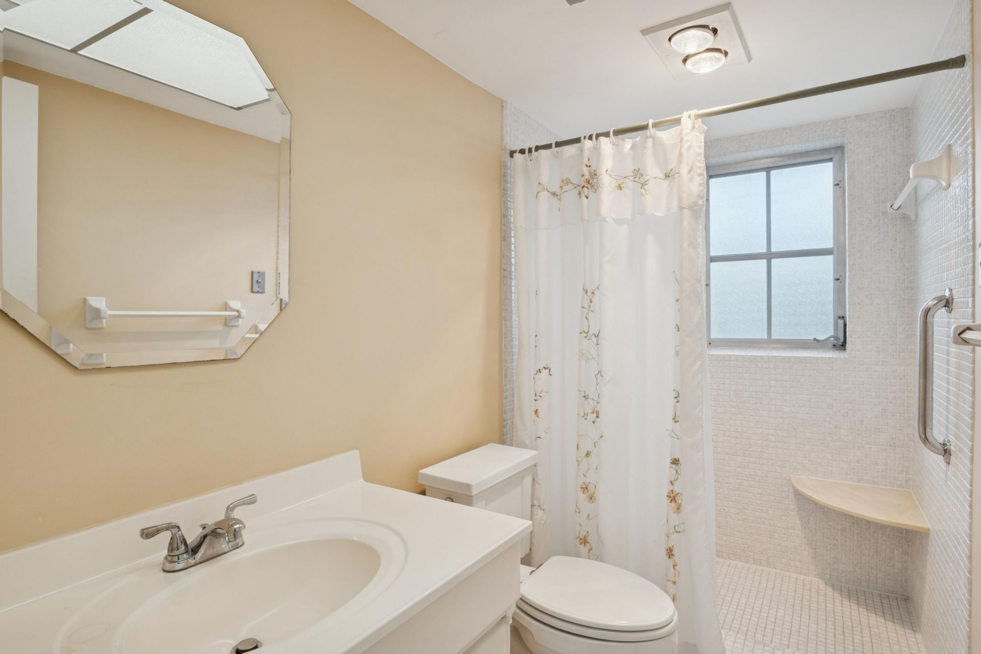 157 Atlantis Boulevard, Unit 104, Atlantis, FL 33462 Photo