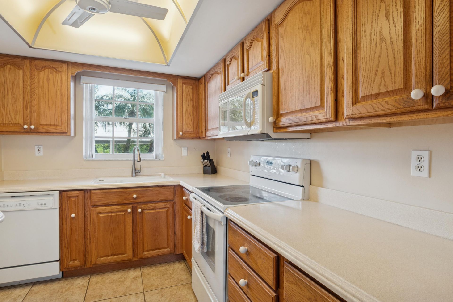 157 Atlantis Boulevard, Unit 104, Atlantis, FL 33462 Photo