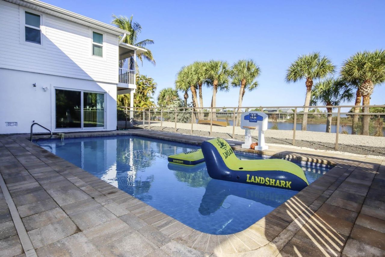 3284 Twin Lakes Lane, Sanibel, FL 00000 Photo