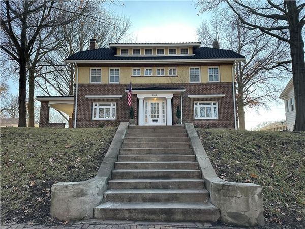 1615 Main Street, Lexington, MO 64067