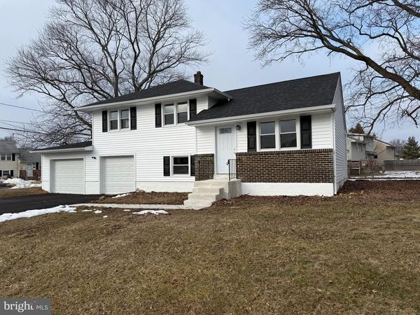 13 CENTER CIRCLE, WILMINGTON, DE 19808