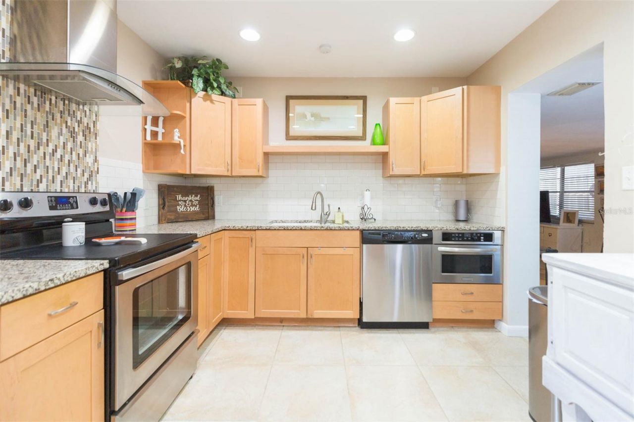 4206 W Wisconsin Avenue, Tampa, FL 33616 Photo