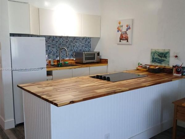 1000 SW 10th Ter, Unit 17P, Hallandale Beach, FL 33009