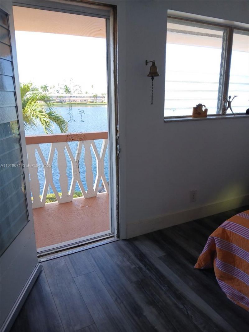 1000 SW 10th Ter, Unit 17P, Hallandale Beach, FL 33009 Photo