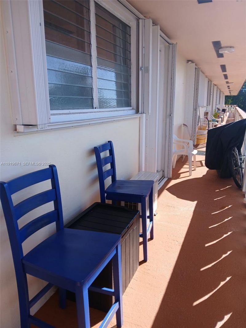 1000 SW 10th Ter, Unit 17P, Hallandale Beach, FL 33009 Photo