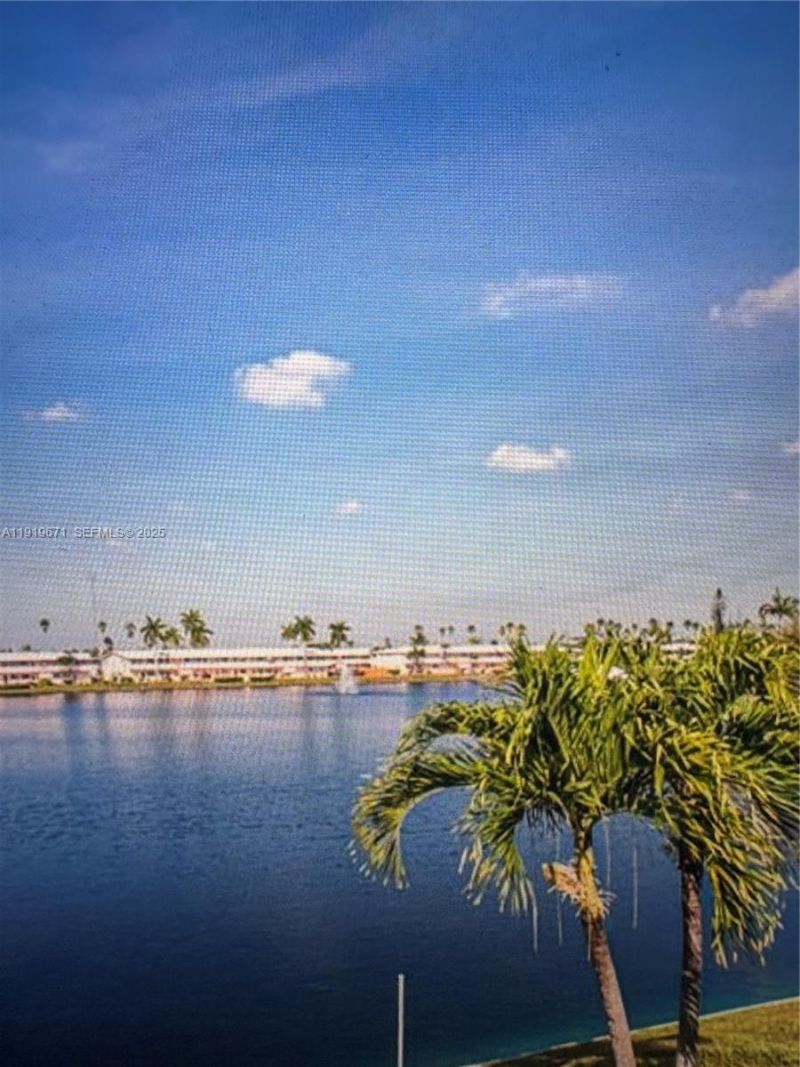 1000 SW 10th Ter, Unit 17P, Hallandale Beach, FL 33009 Photo