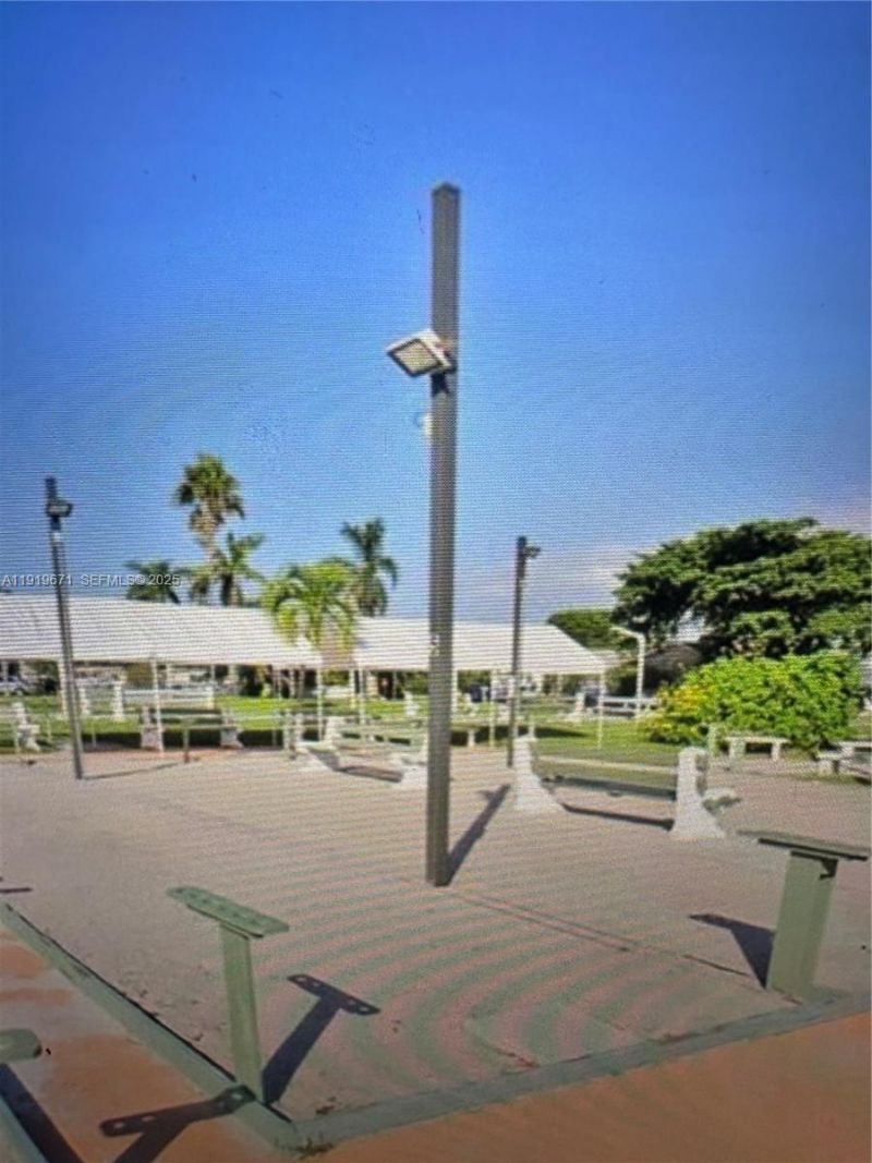 1000 SW 10th Ter, Unit 17P, Hallandale Beach, FL 33009 Photo