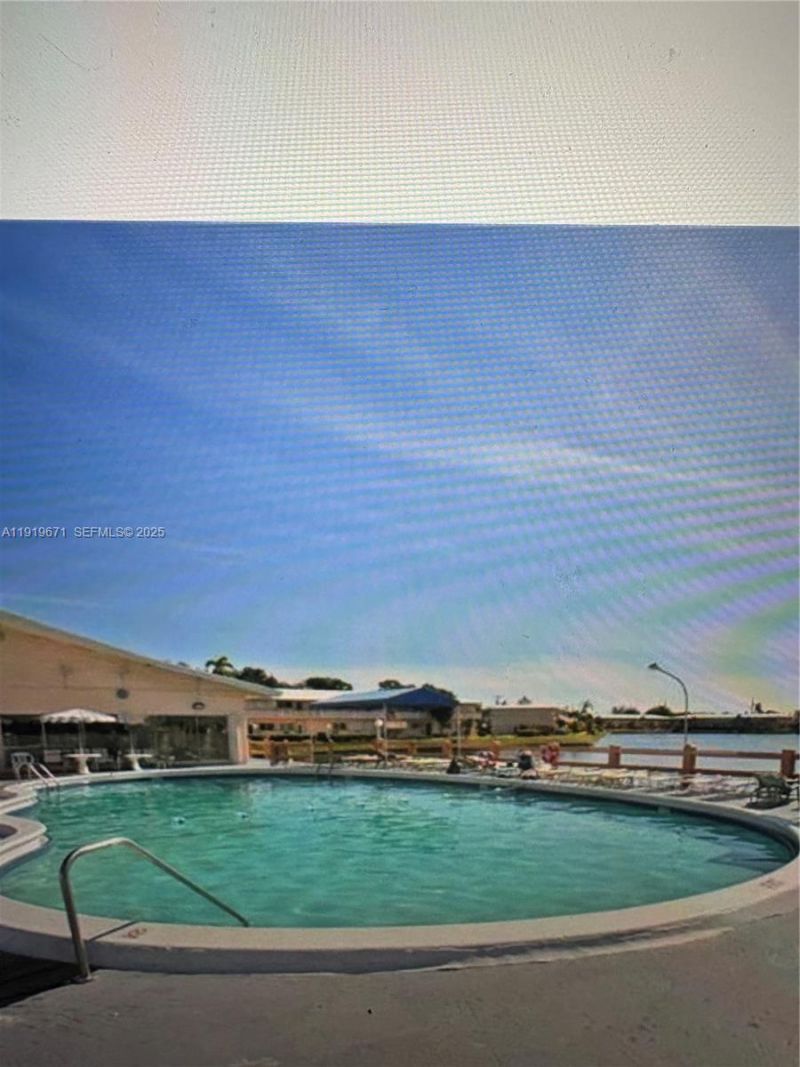 1000 SW 10th Ter, Unit 17P, Hallandale Beach, FL 33009 Photo