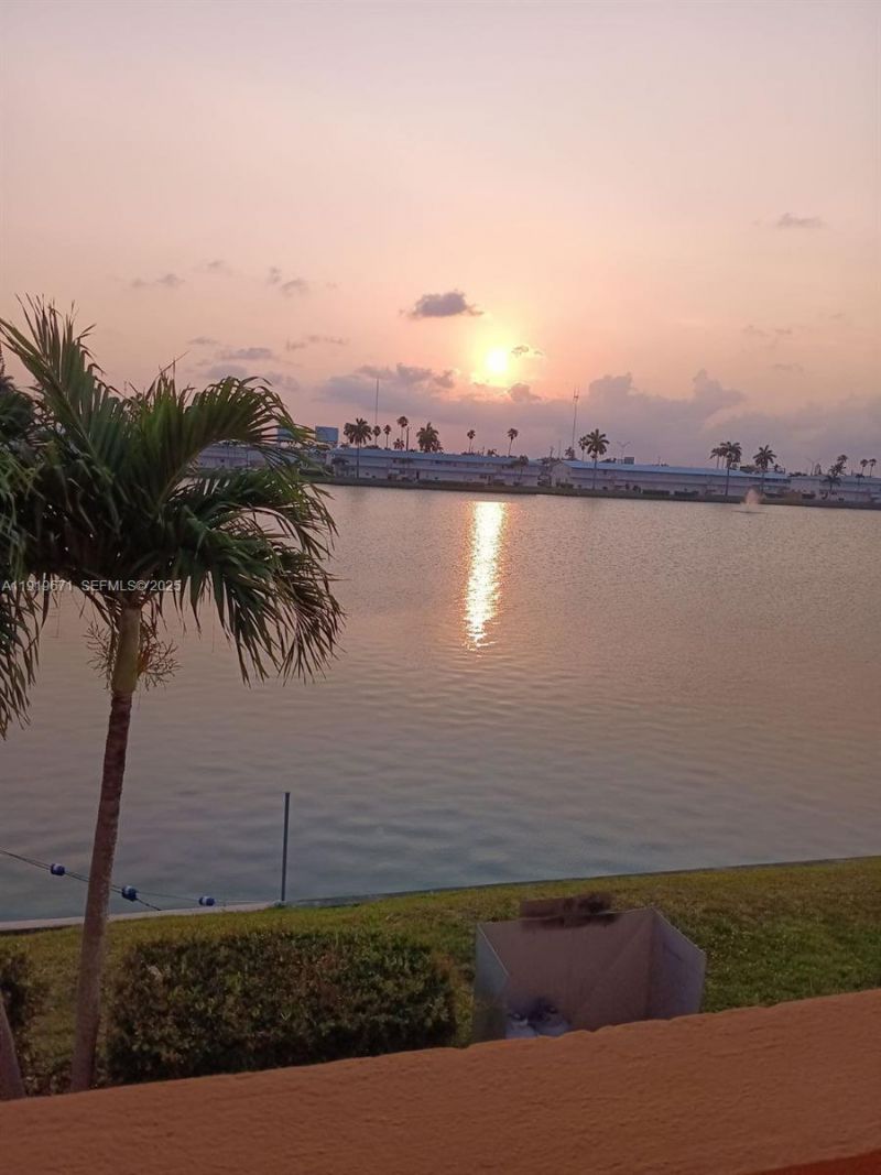 1000 SW 10th Ter, Unit 17P, Hallandale Beach, FL 33009 Photo