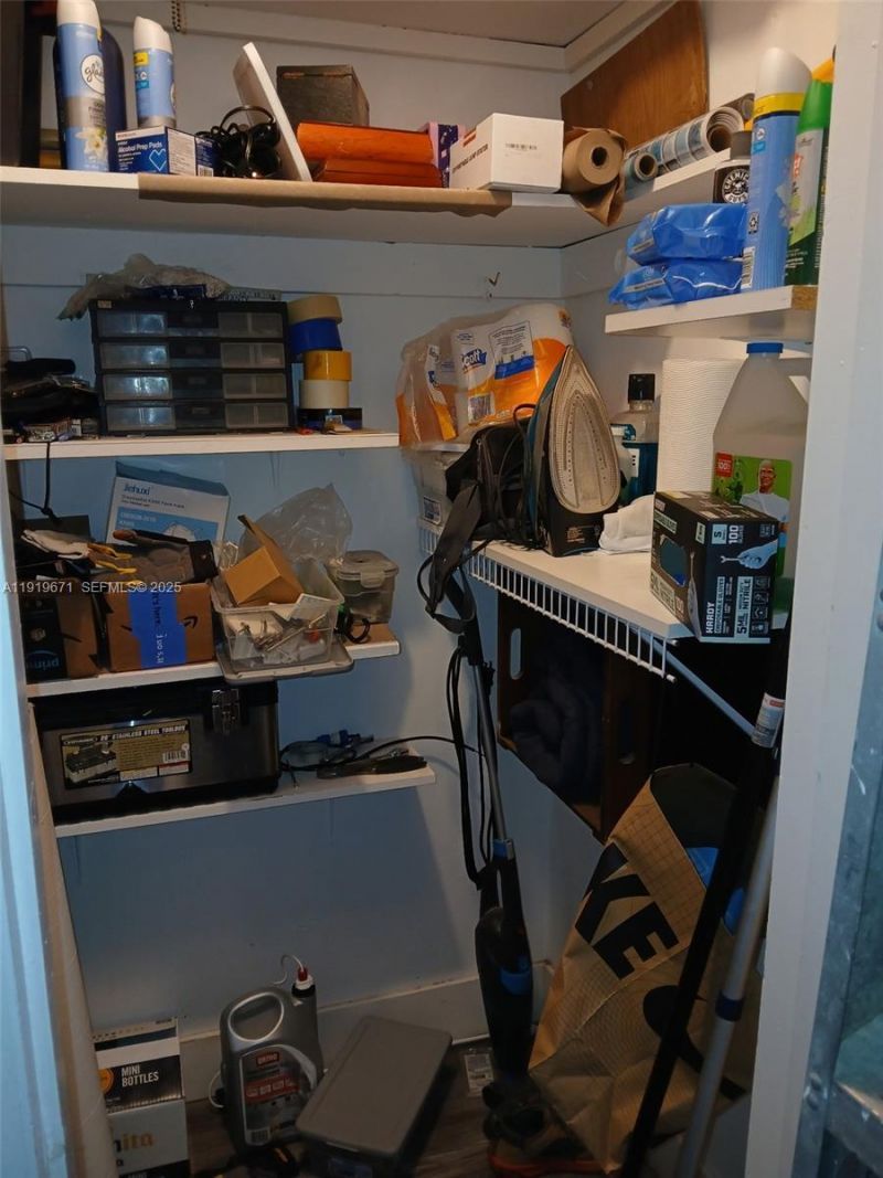 1000 SW 10th Ter, Unit 17P, Hallandale Beach, FL 33009 Photo