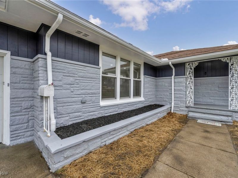 16706 Myrtle Avenue, Cleveland, OH 44128 Photo 3