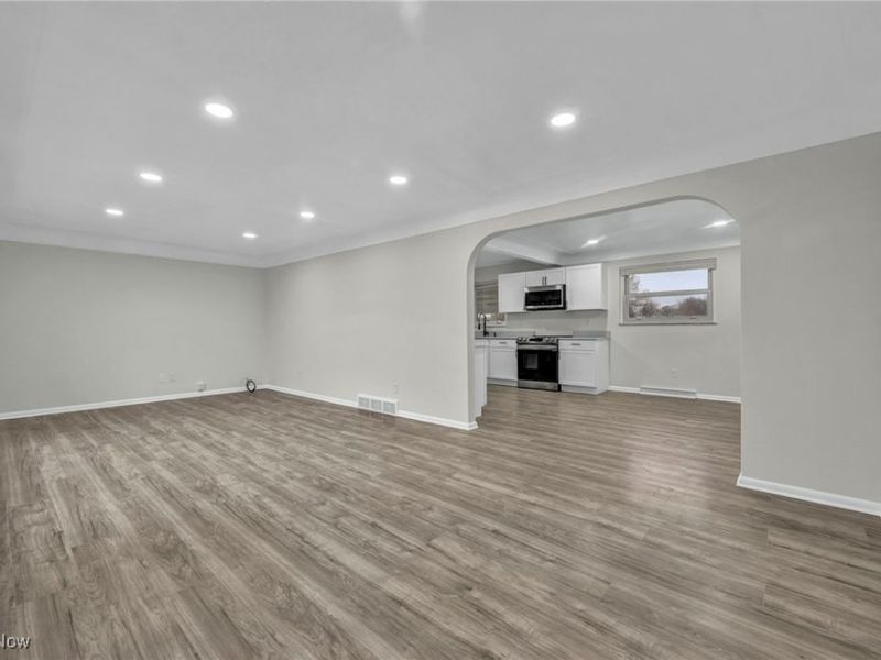 16706 Myrtle Avenue, Cleveland, OH 44128 Photo 4