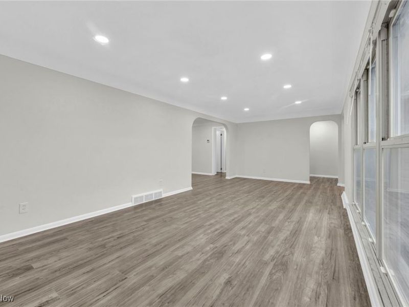 16706 Myrtle Avenue, Cleveland, OH 44128 Photo 6